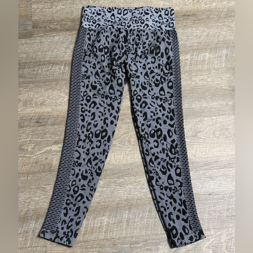SARMAN Leopard Print Seamless Leggings with Mesh Sides - Size M/L - NWT